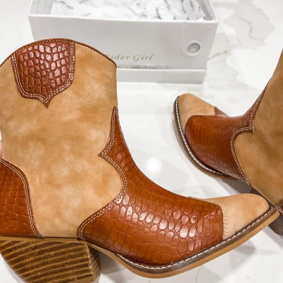 A Rider Girl Bootie Boot - Picture 2 of 3